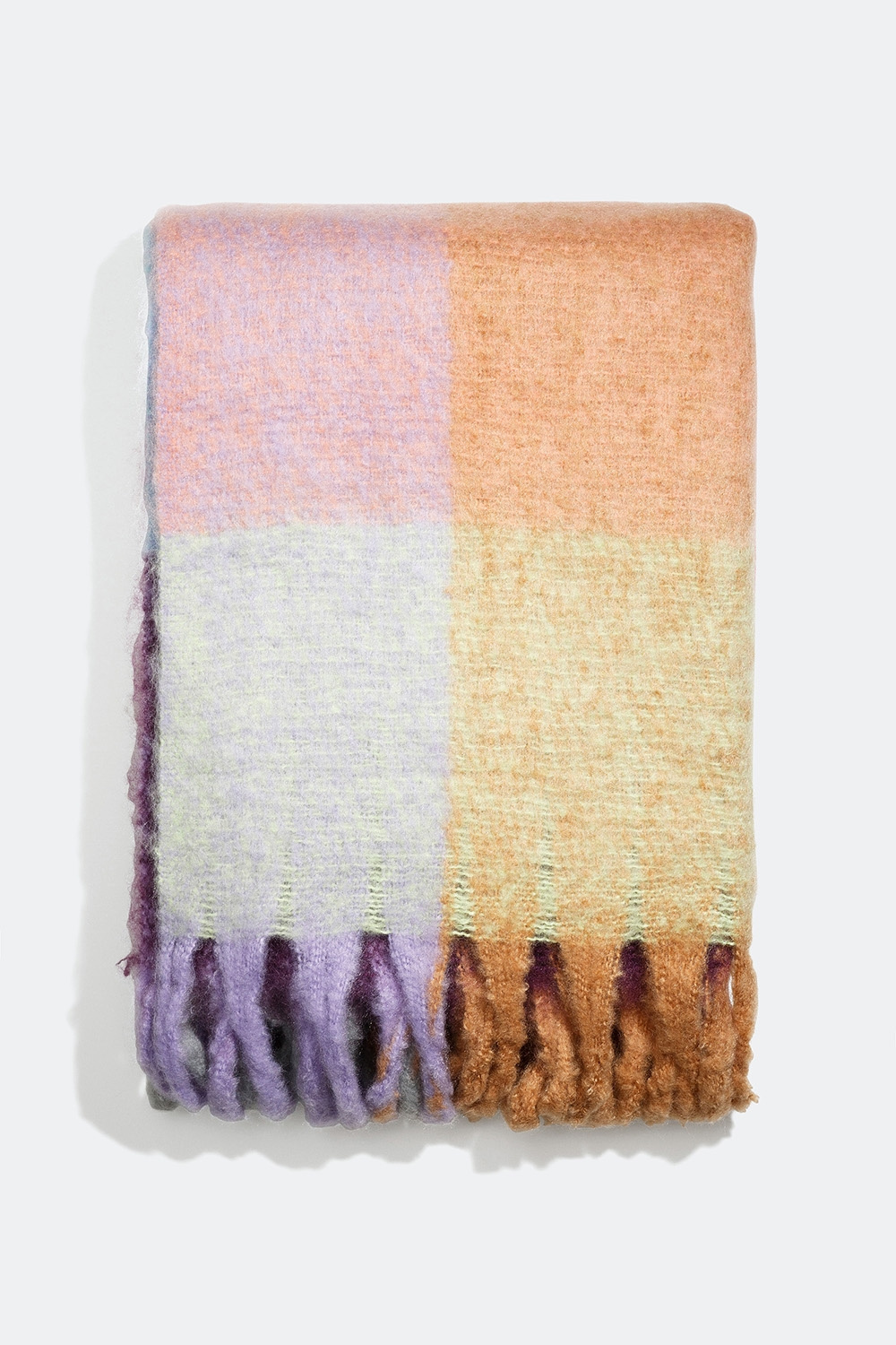 Borstad halsduk i olika färger med fransar
