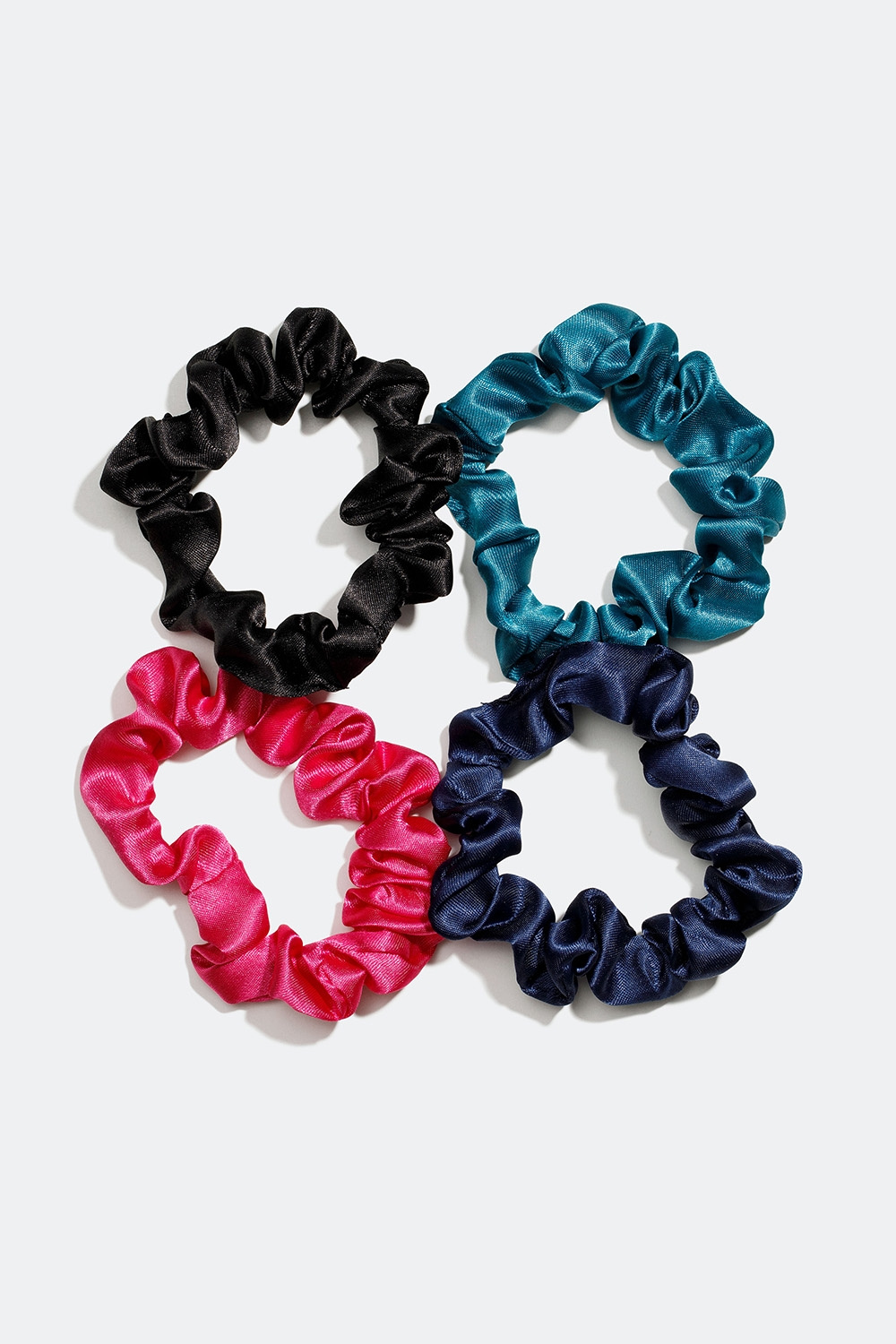 Scrunchies med sidenimitation i olika färger, 4-pack