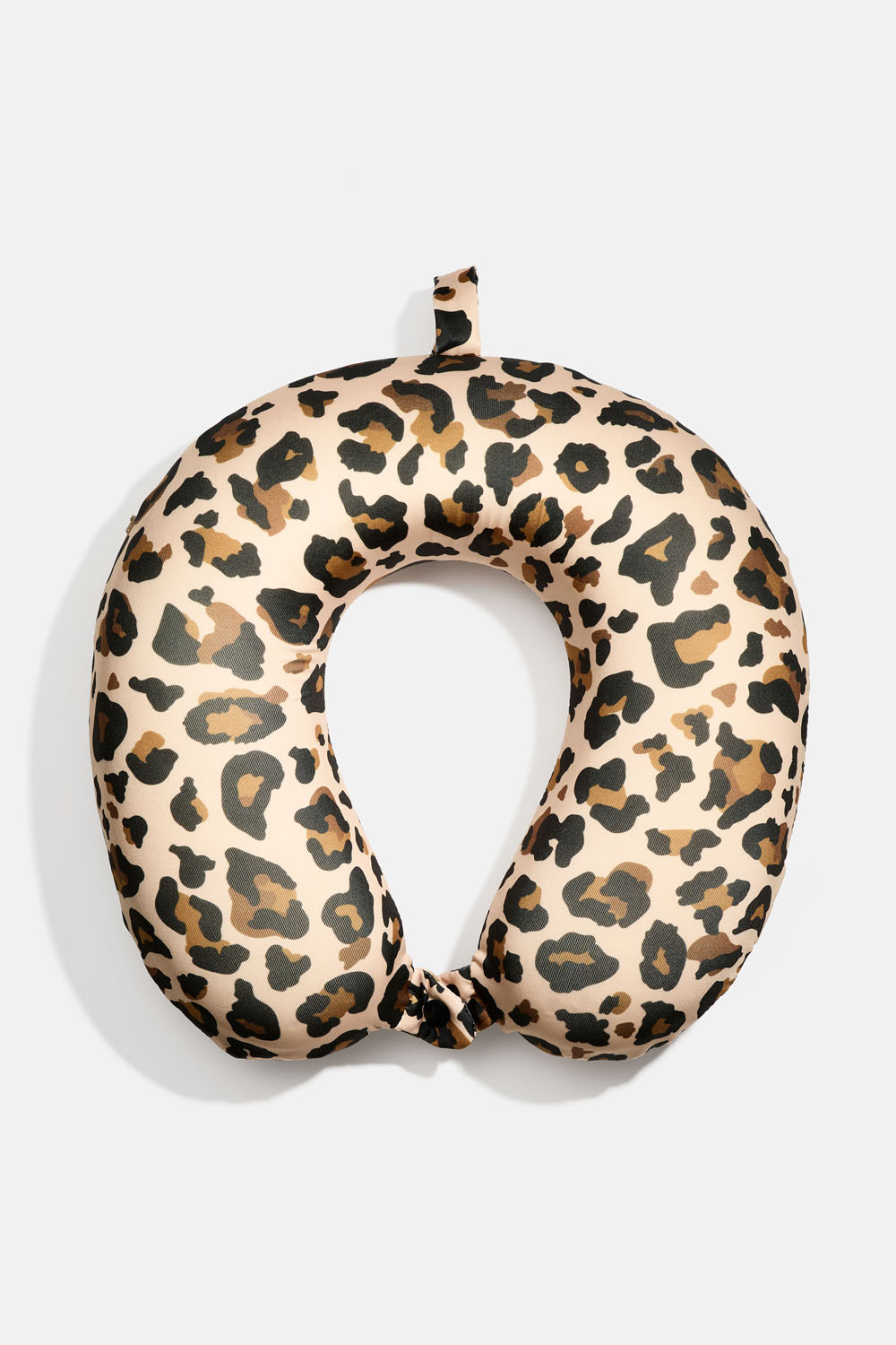 Leopardmönstrad resekudde