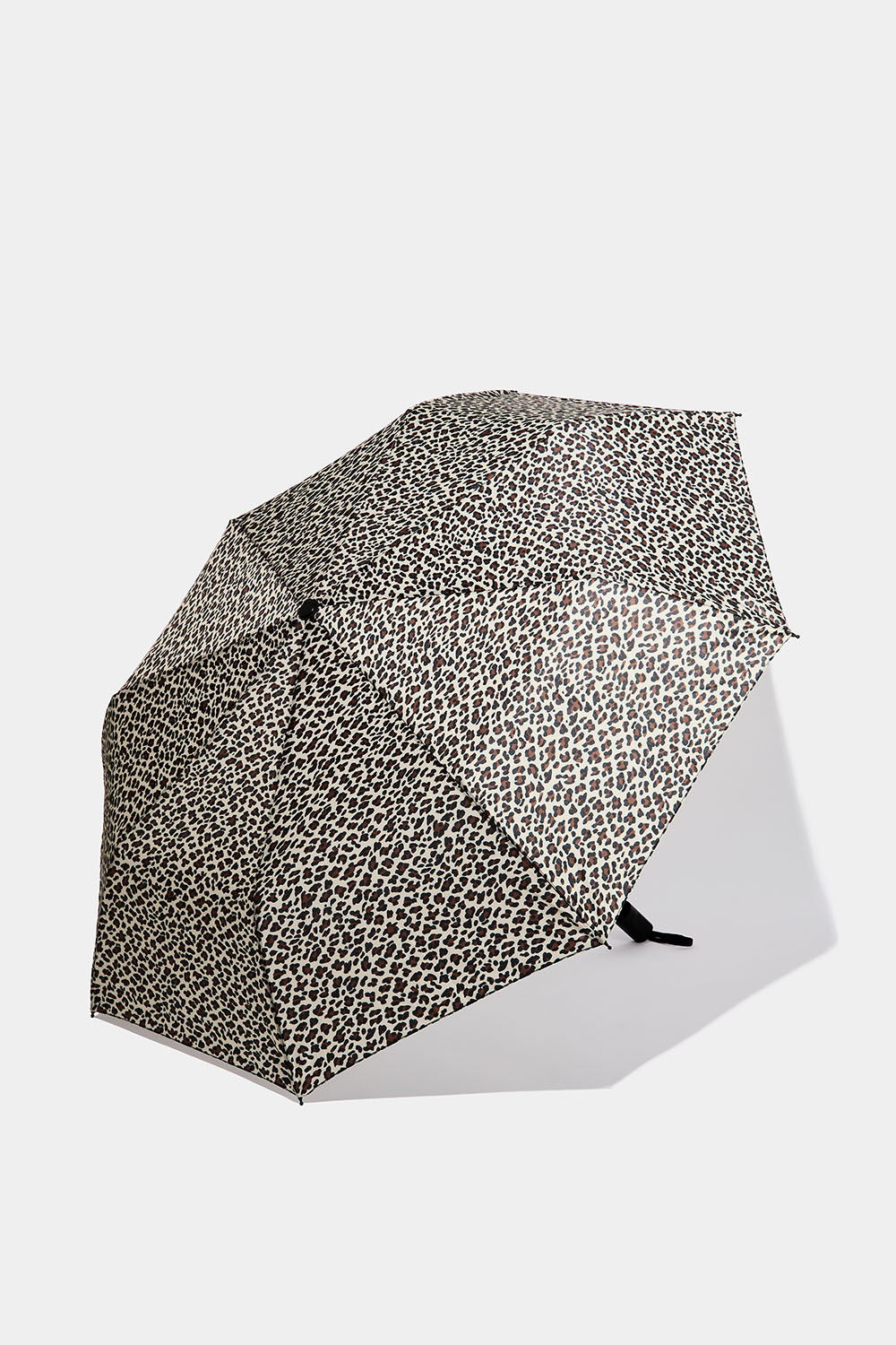 Paraply i leopardmönster