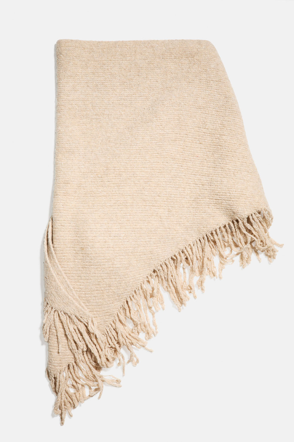 Beige trekantshalsduk med fransar