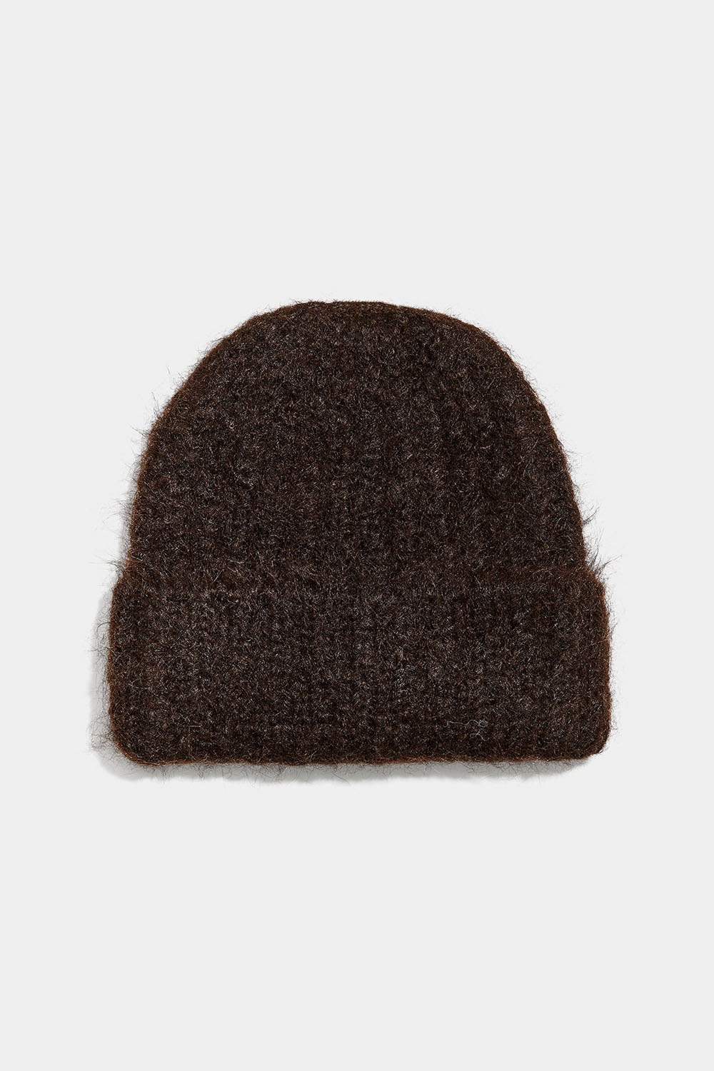 Brun ribbstickad mössa i ullblandning
