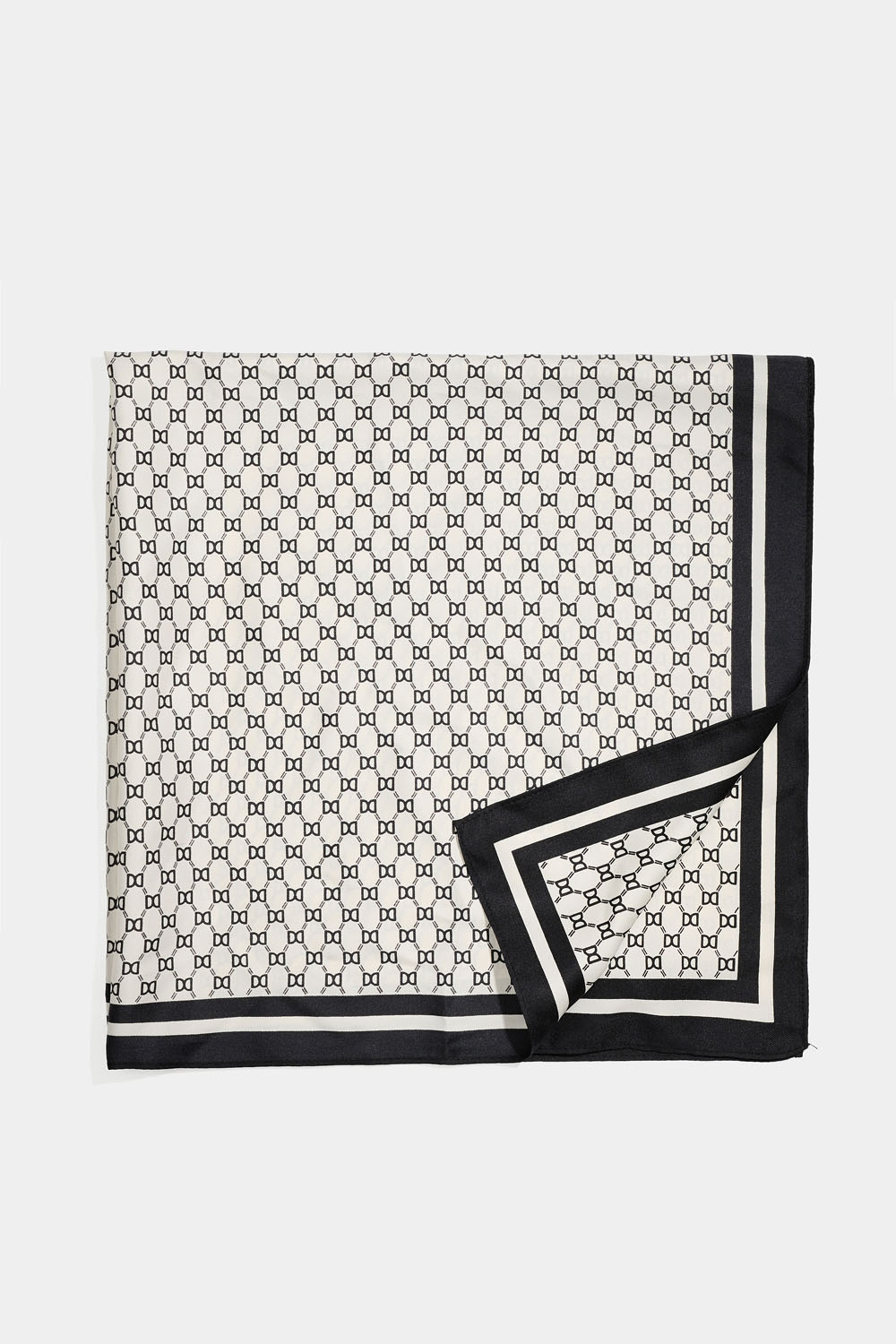 Scarf i sidenimitation med DD mönster