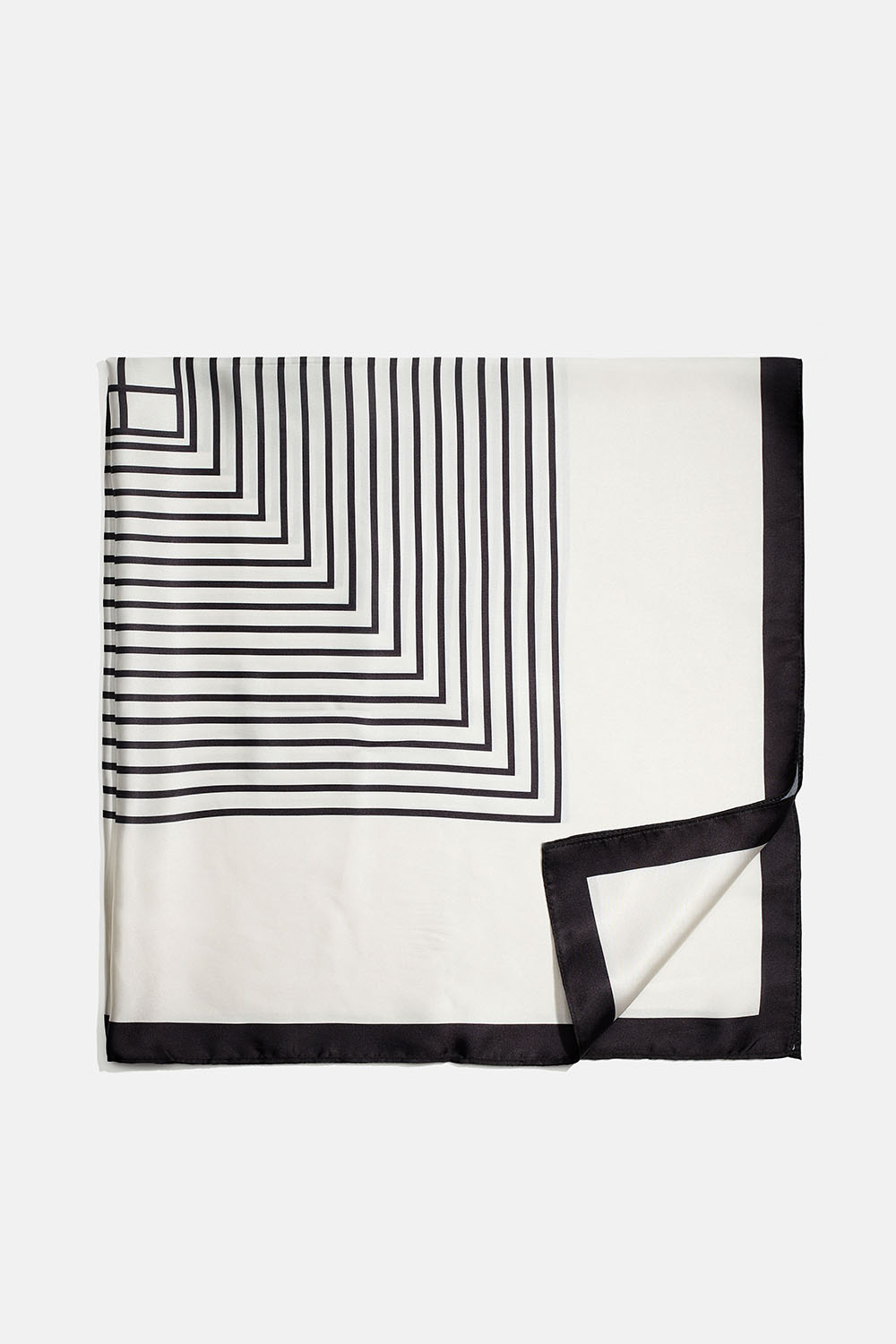 Satinscarf med grafiskt mönster