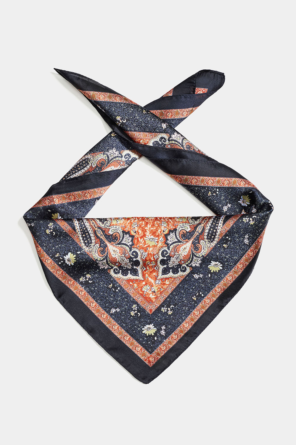 Satinscarf med paisleymönster i orange och blått