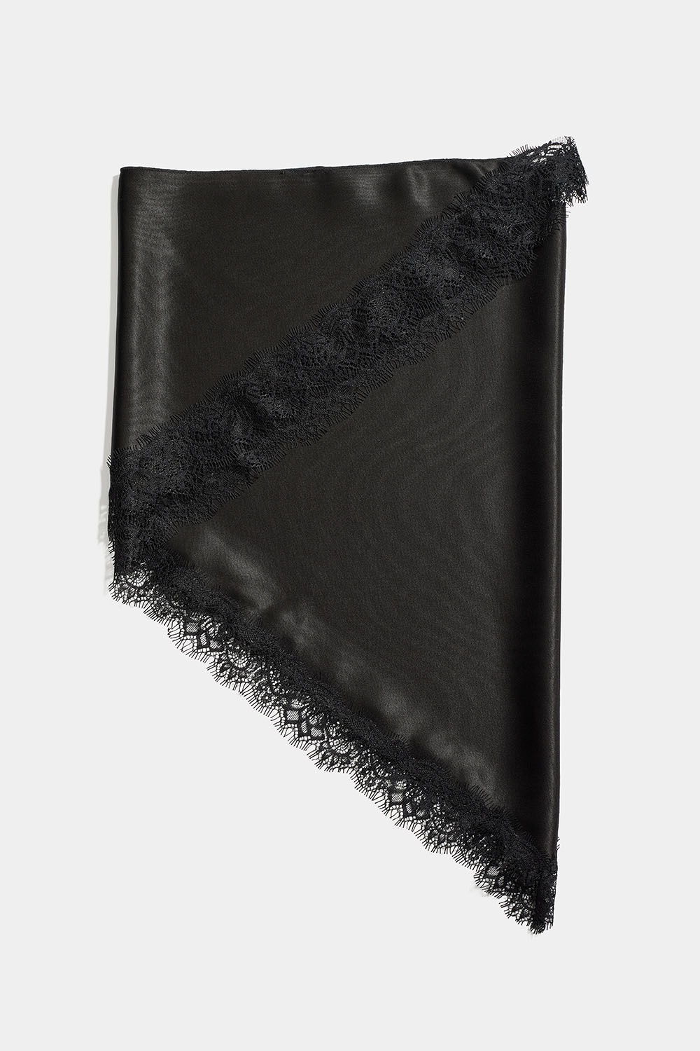Svart satinscarf med spetskant