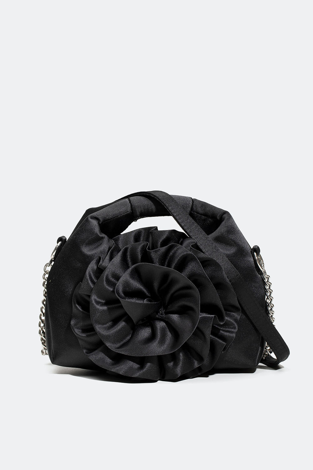 Svart väska med blomma
