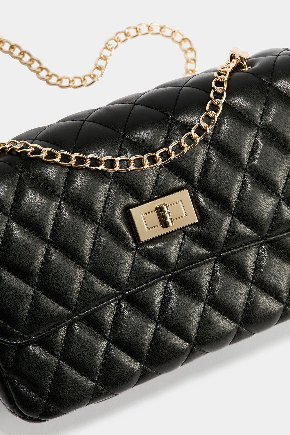 Quiltad axelremsväska med kedja