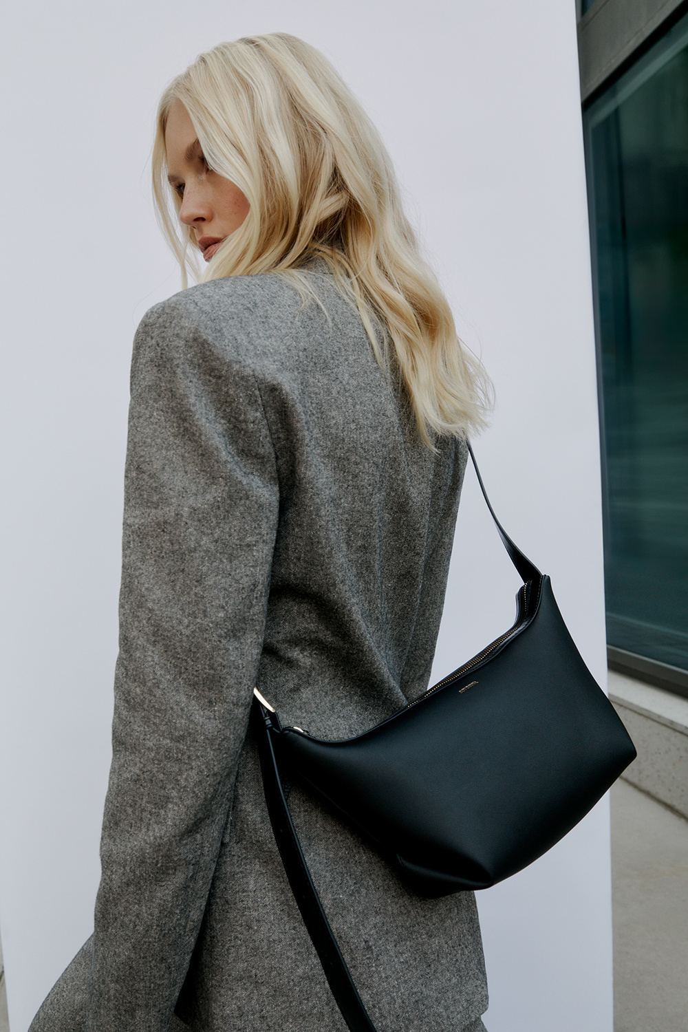 Svart crossbodyväska