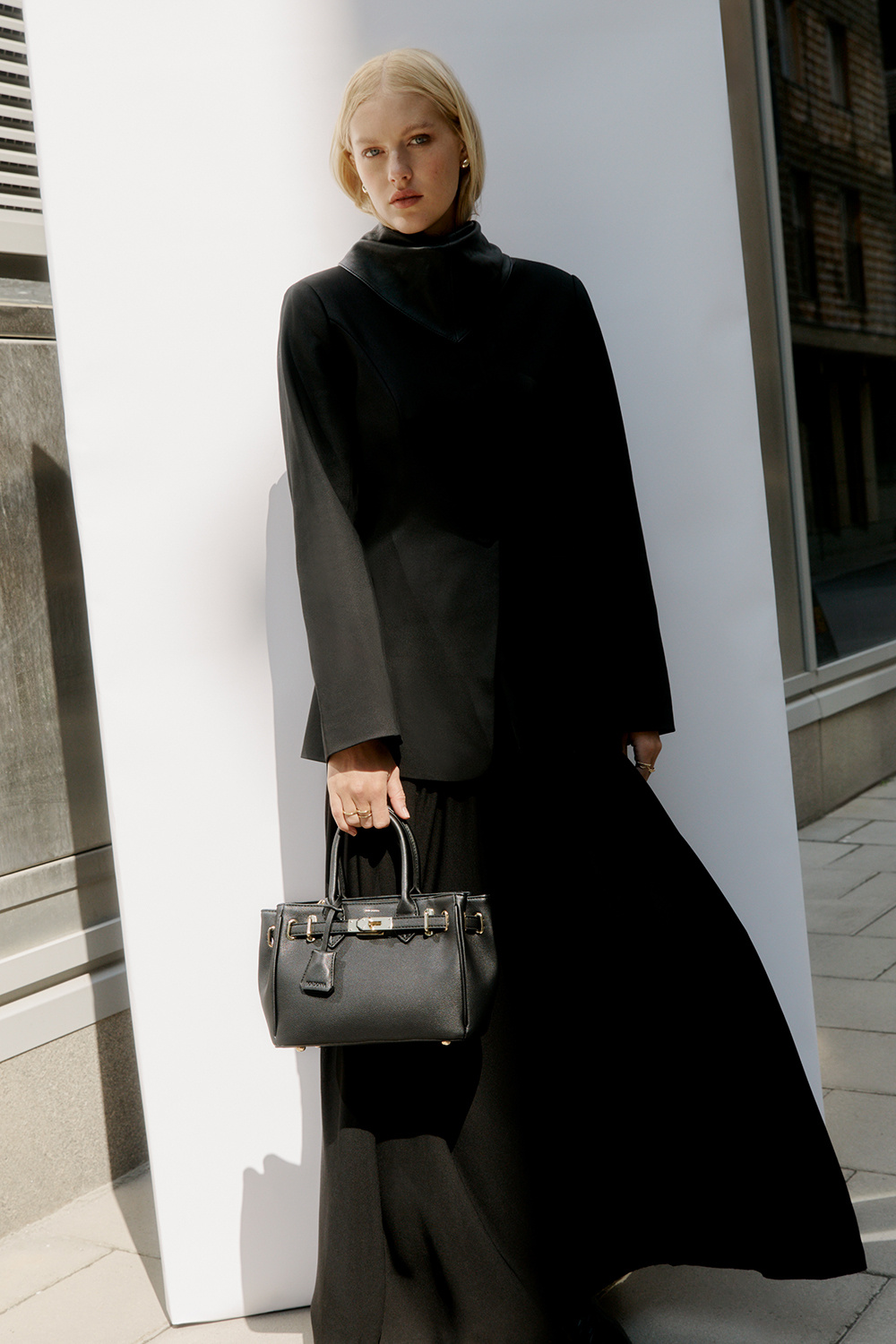 Liten shopper med bältdetalj