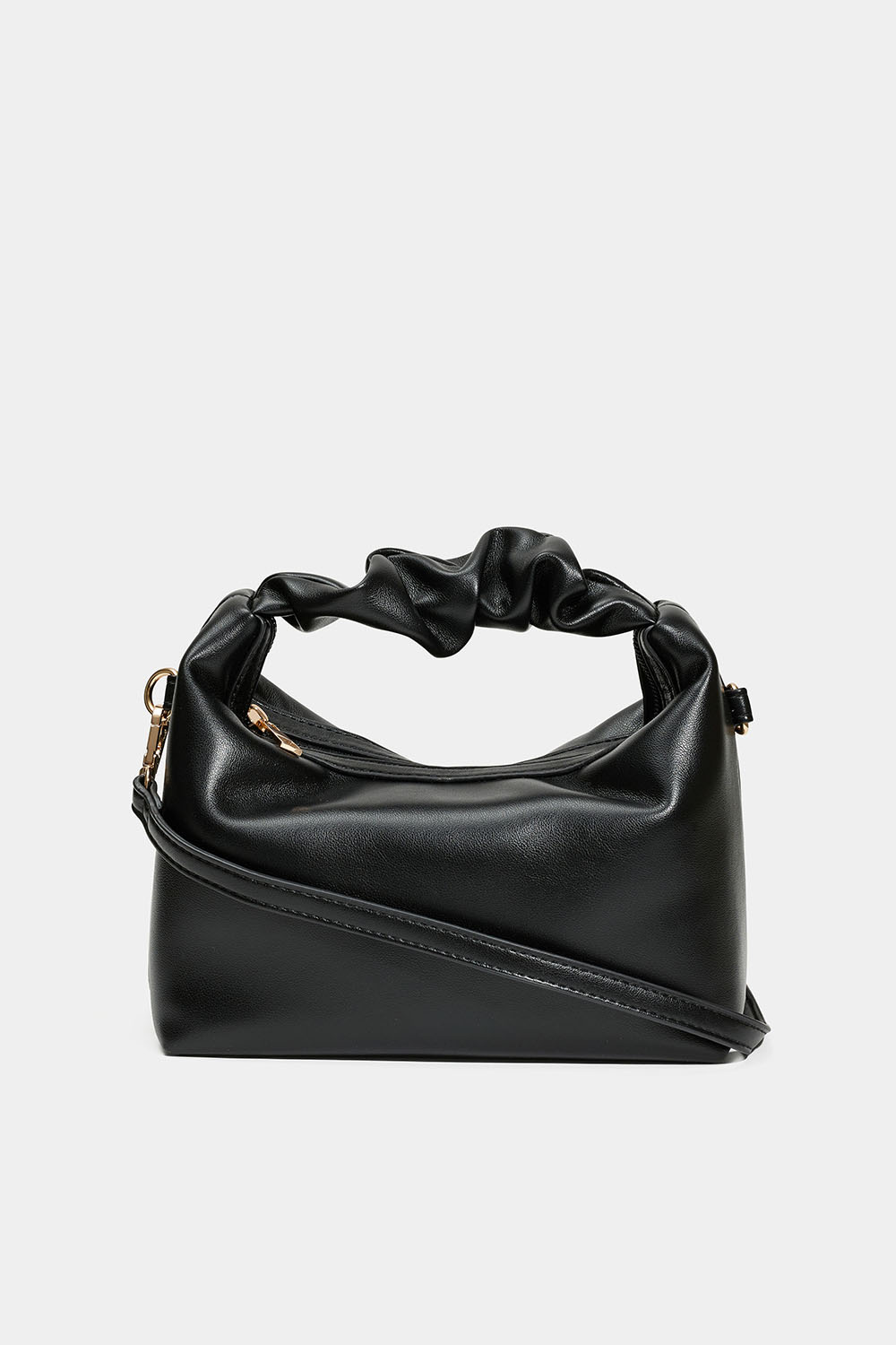 Liten svart väska med rynkat handtag