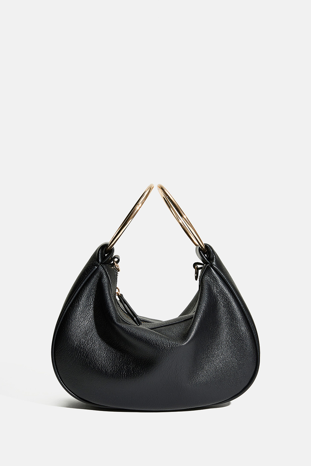 Svart väska med ringhandtag