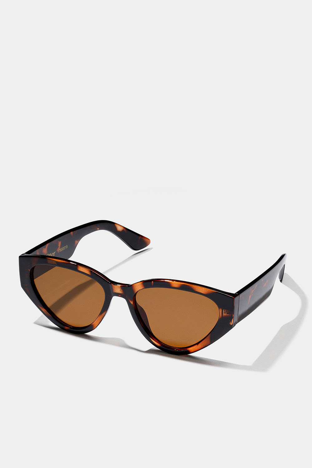 Solglasögon med rundad cat eye design