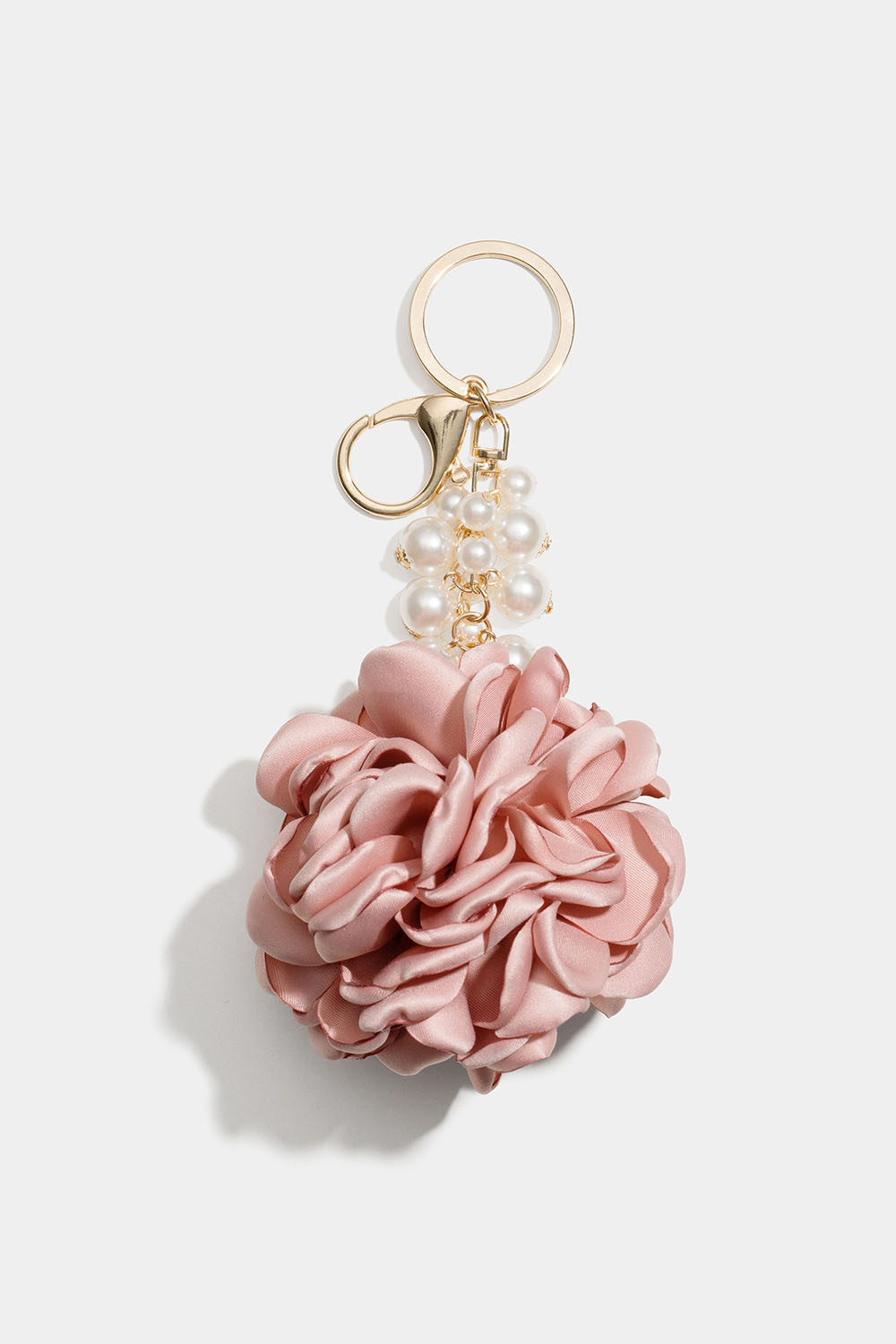 Väskdekoration med pärlor och stor blomma