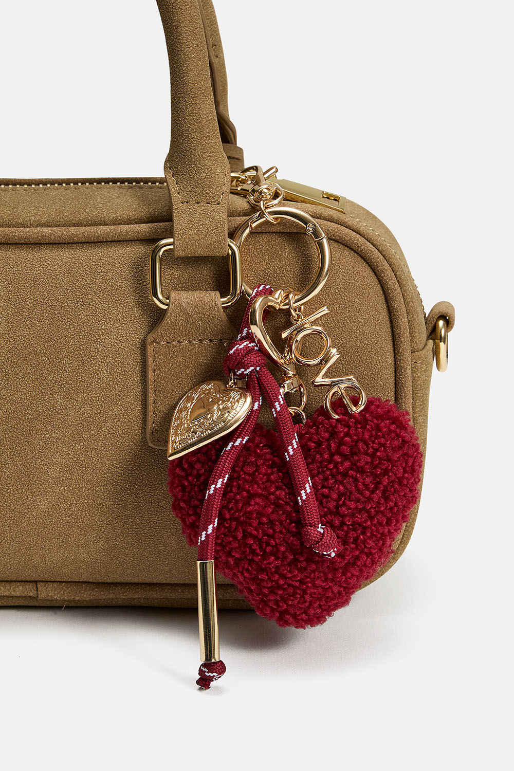 Väskdekoration med hjärta och berlocker