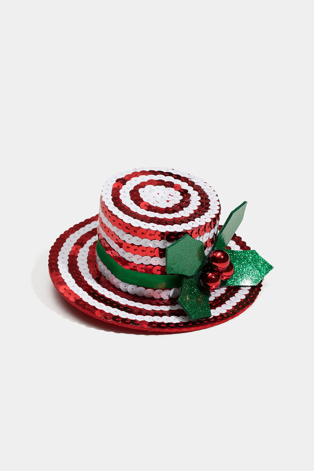 Hårspänne med en liten röd hatt och mistel