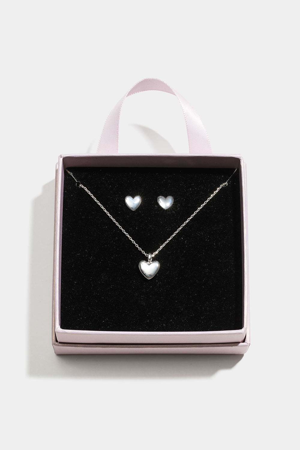 Smyckesset med hjärtan i presentask
