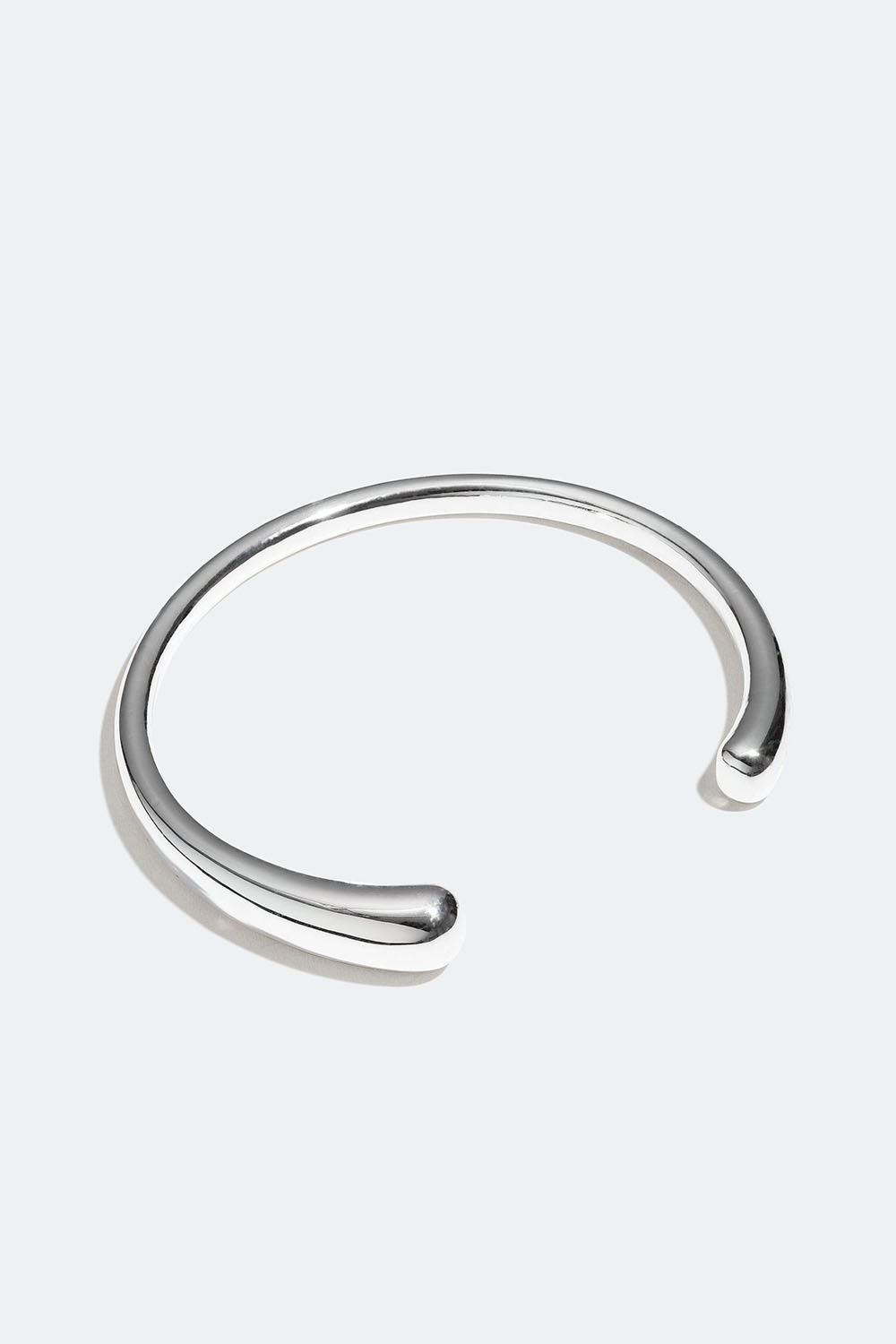 Bangle armband med droppformad design