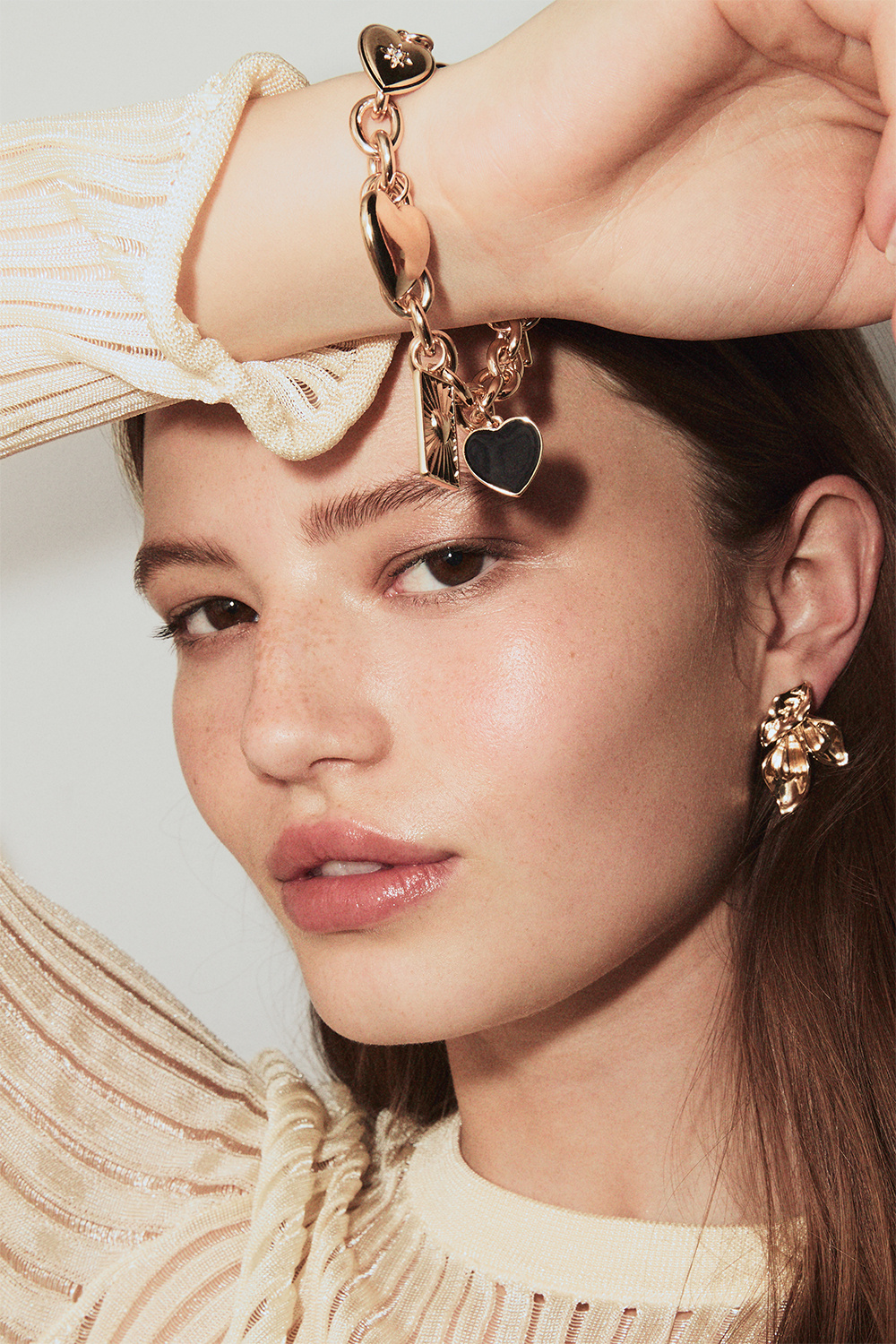 Kedjearmband med hjärtberlocker i guld / svart