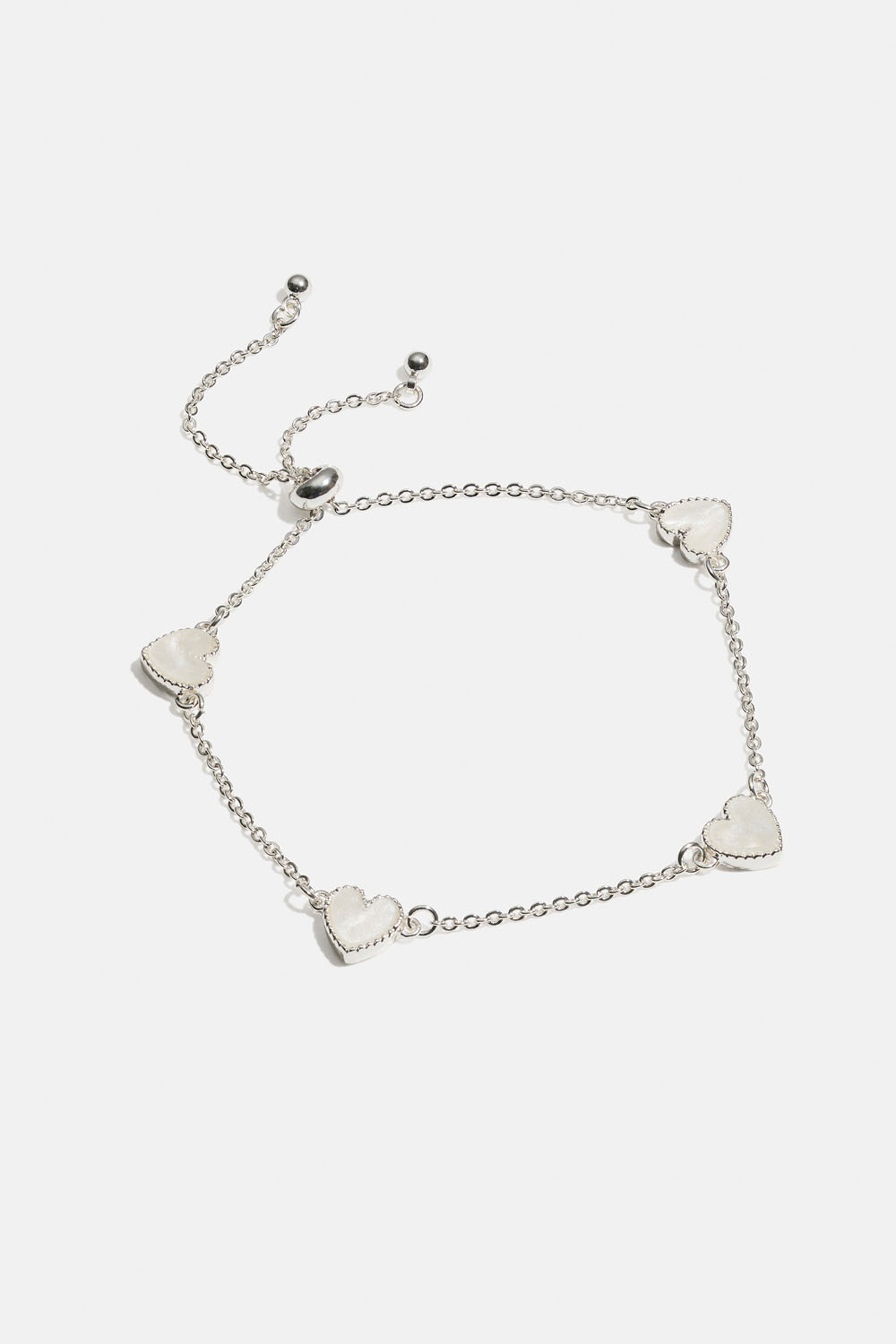 Armband med vita hjärtan