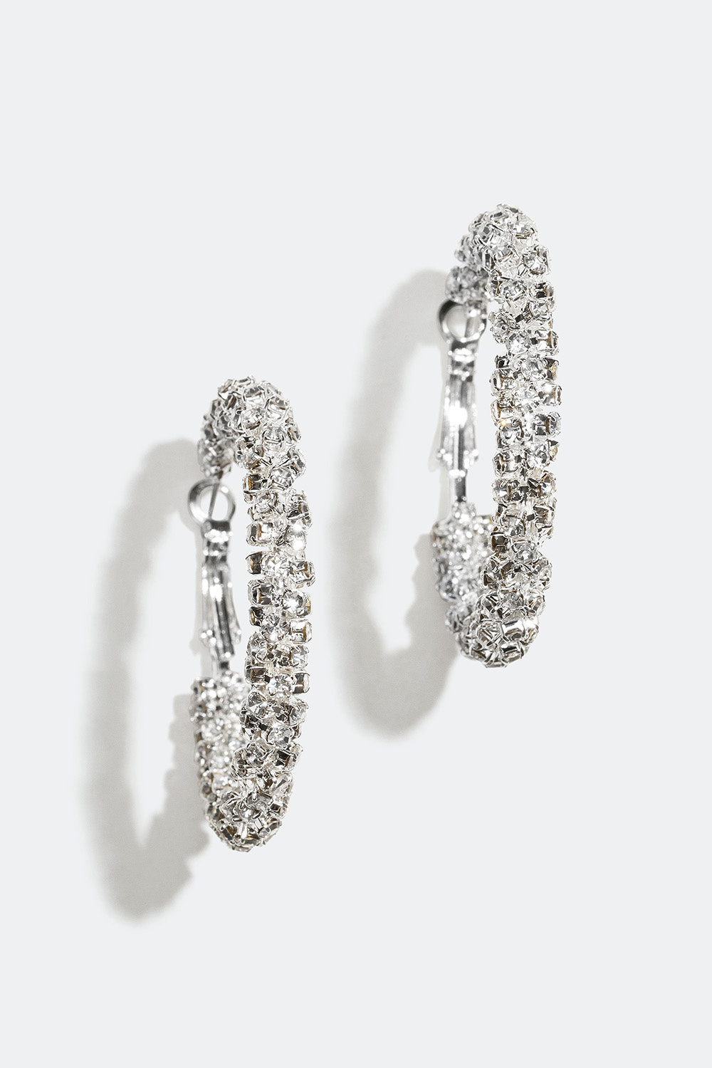 Hoops med tvinnande glasstenar