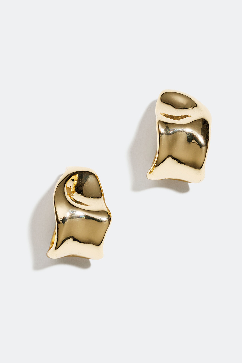 Breda guldfärgade hoops i organsisk design