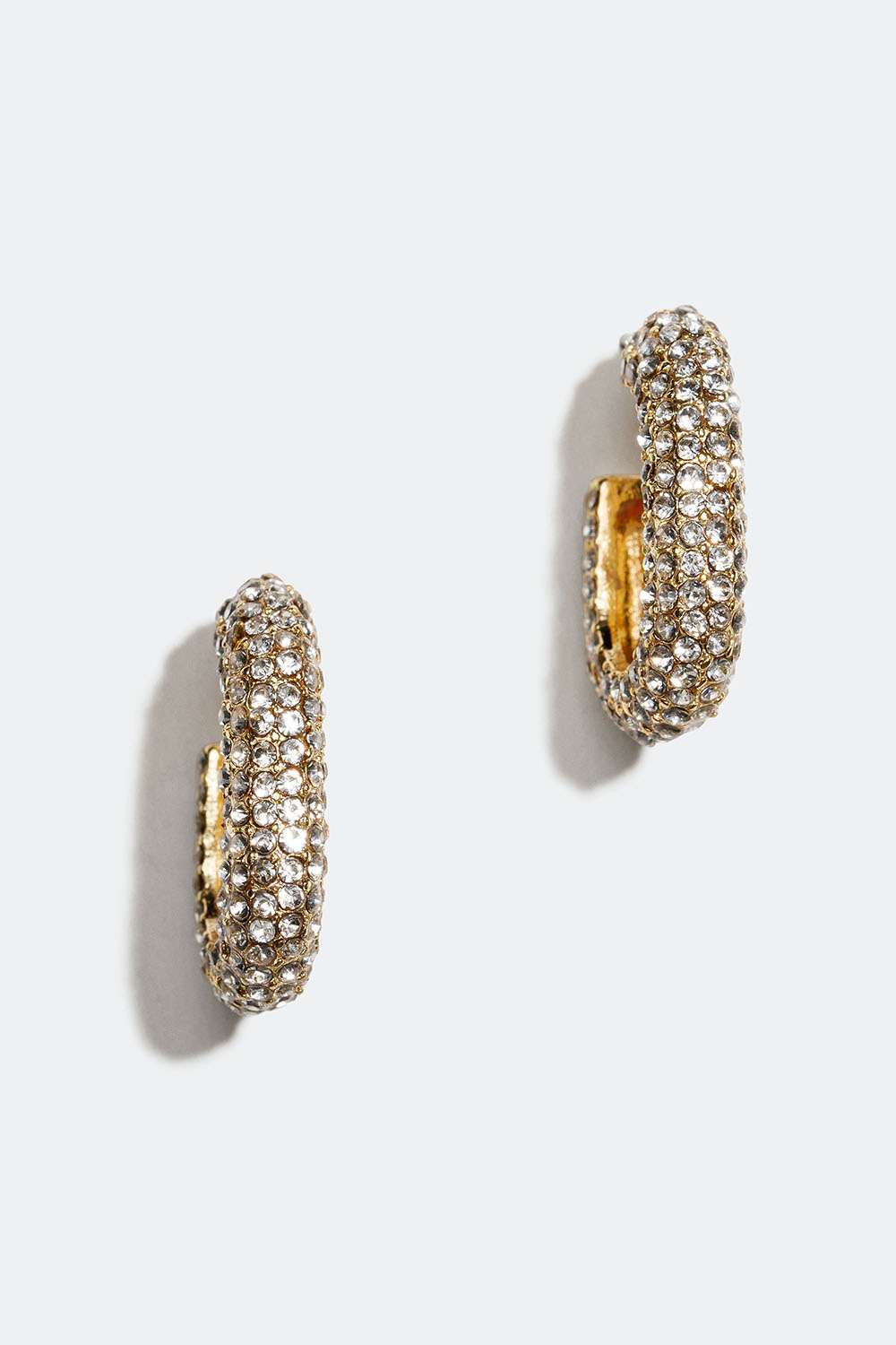 Guldfärgade ovala hoops med glasstenar