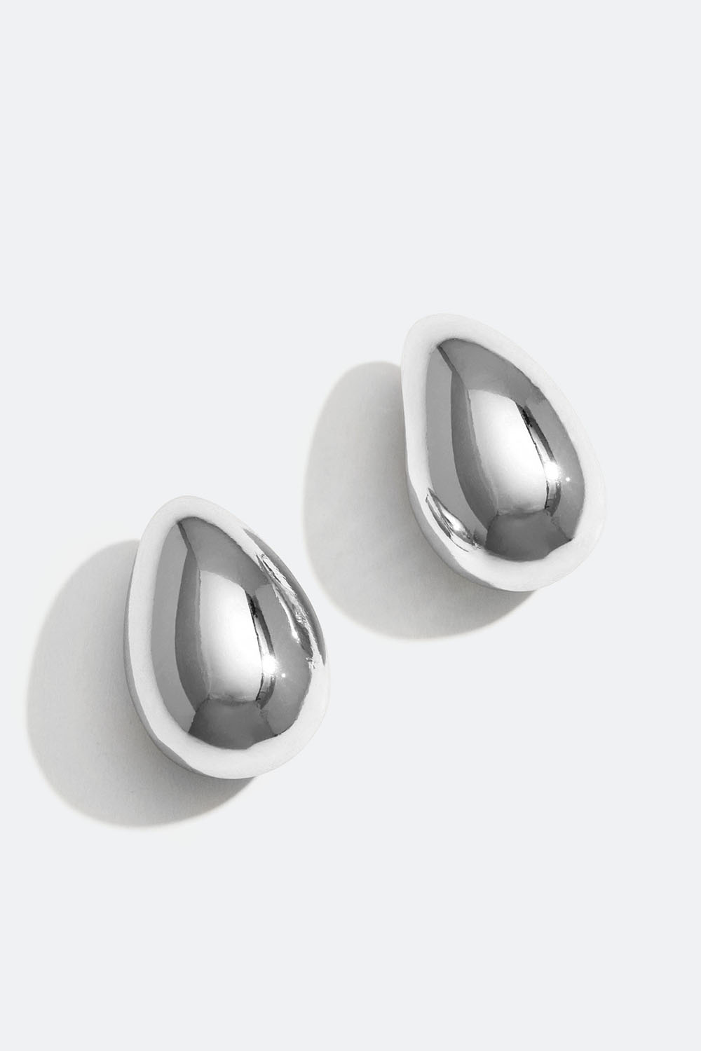 Stora droppformade örhängen