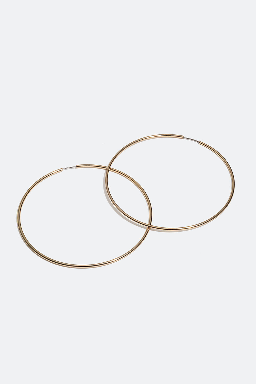 Stora guldfärgade hoops