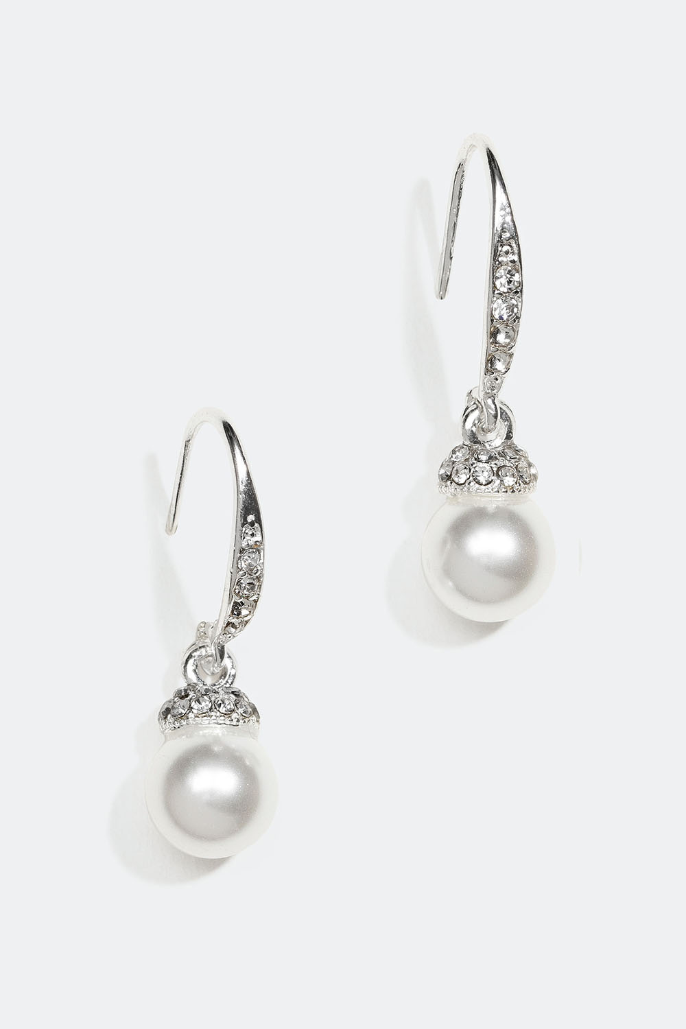 Örhängen med glasstenar och glaspärlor