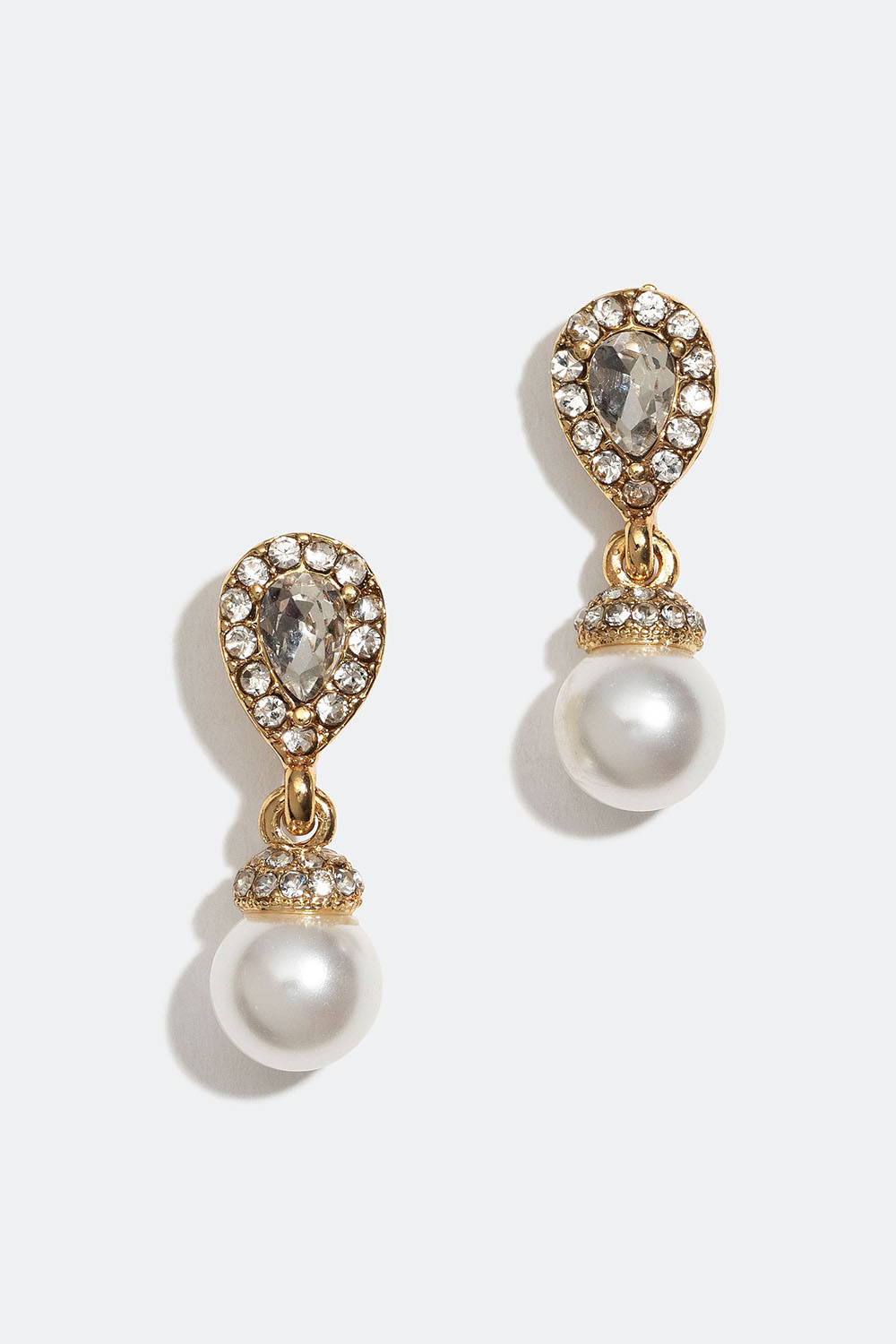 Droppformade guldfärgade örhängen med glasstenar och glaspärlor