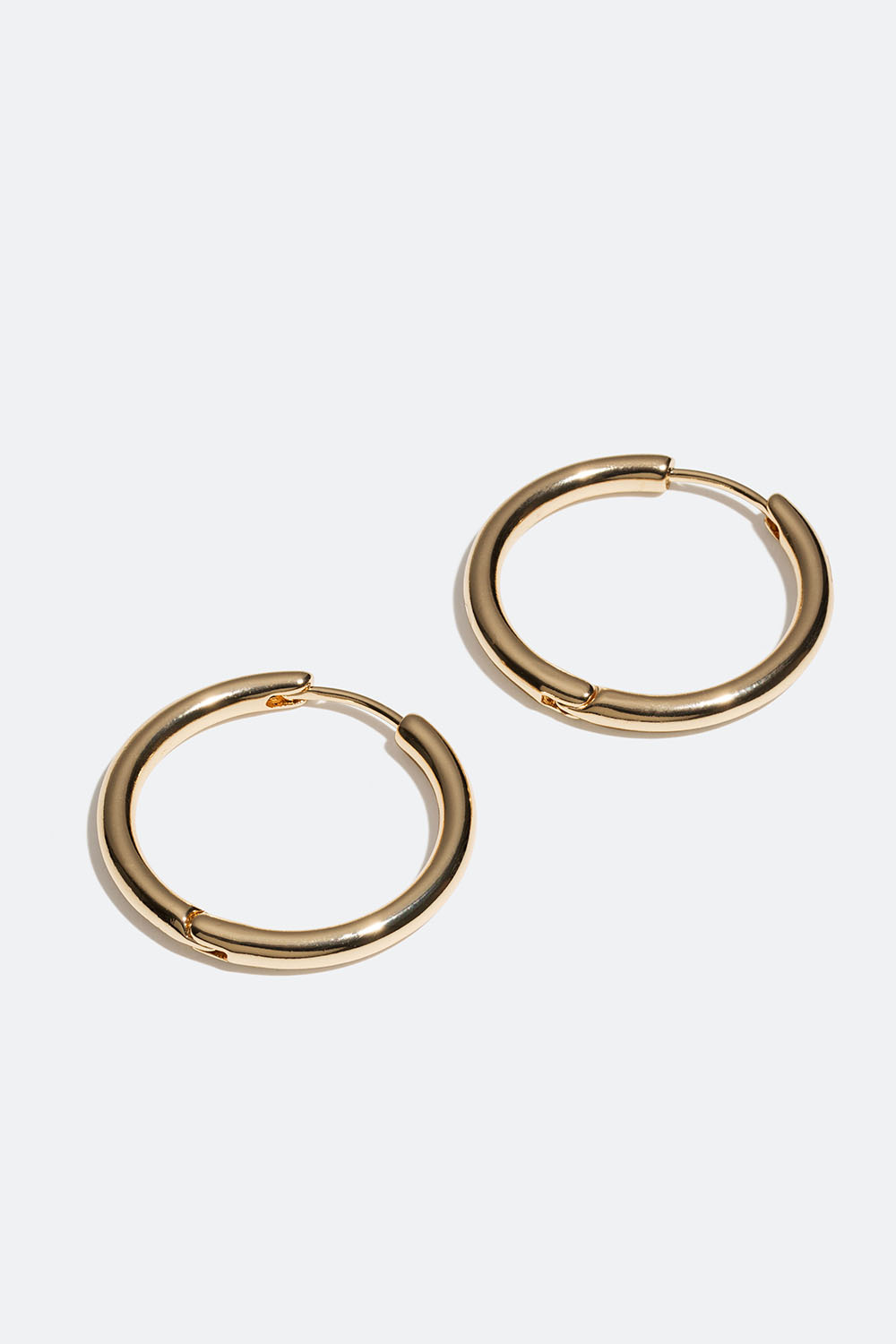 Klassiska guldfärgade hoops