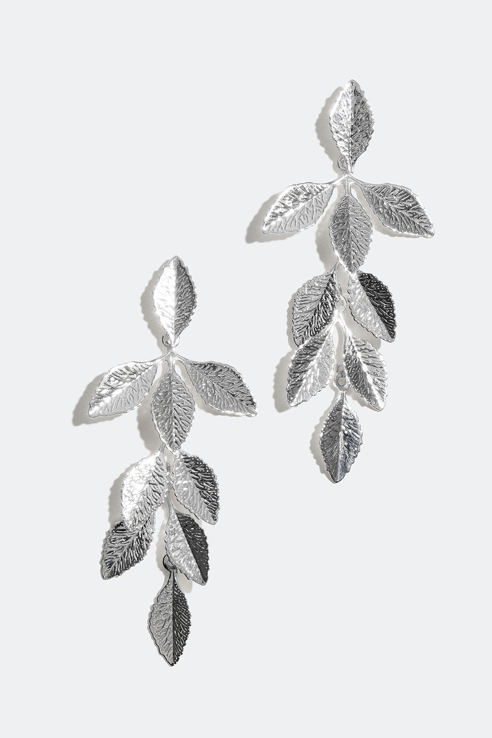 Långa örhängen med blad
