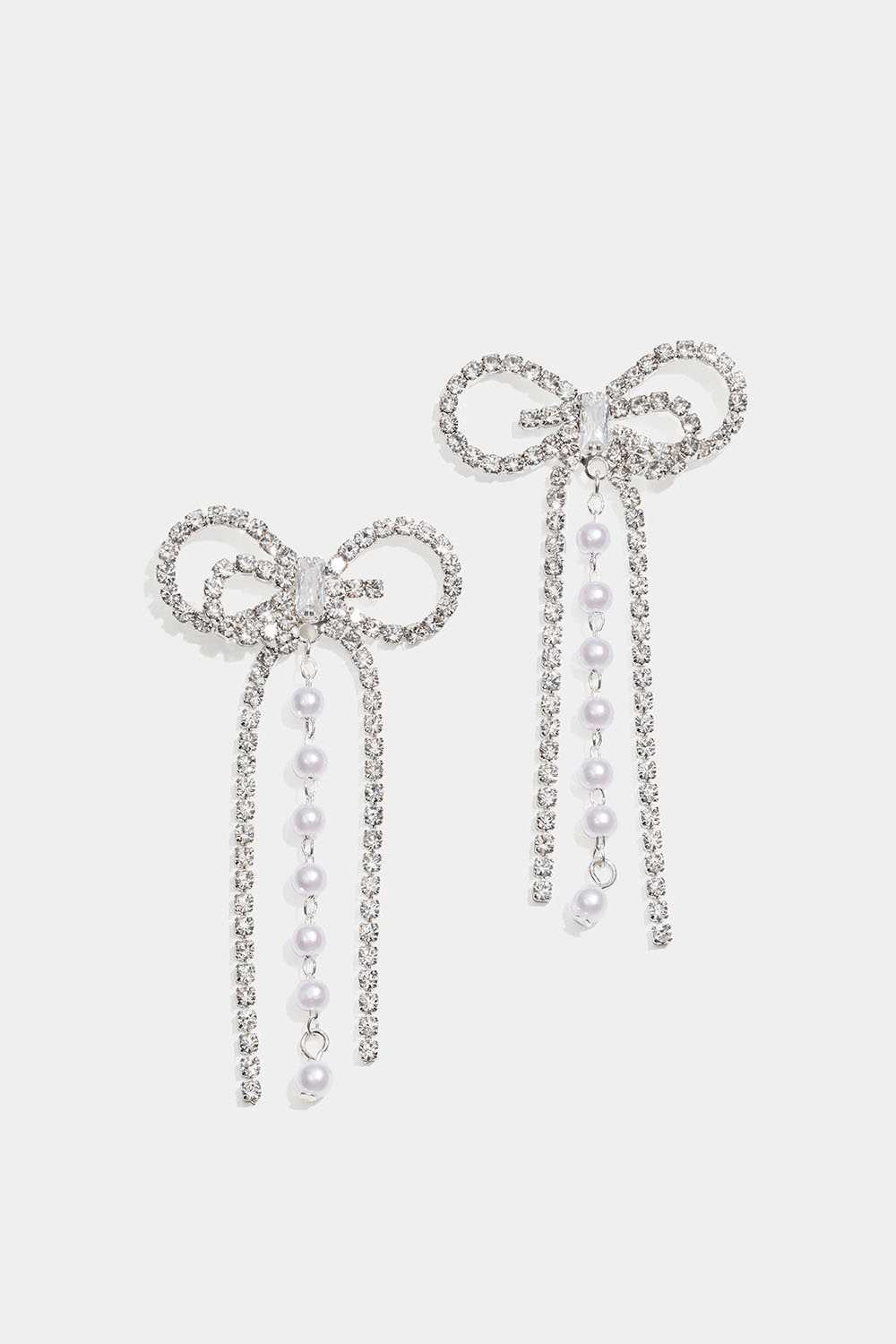 Rosettörhängen med strass och pärlor