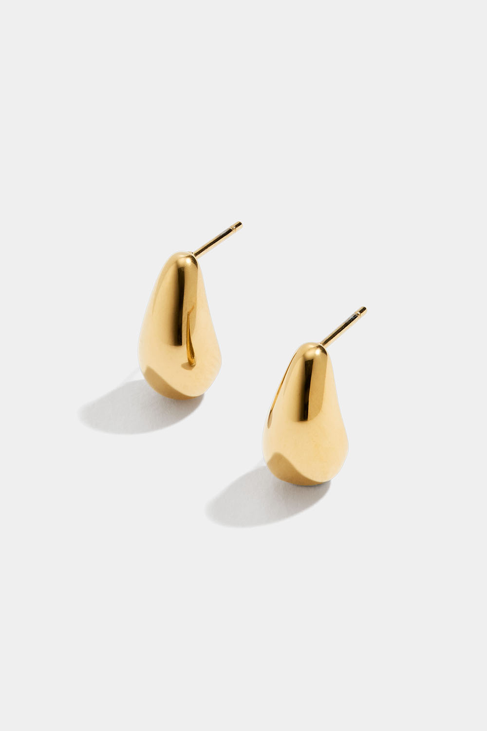 Små droppörhängen i stål med 18k guld