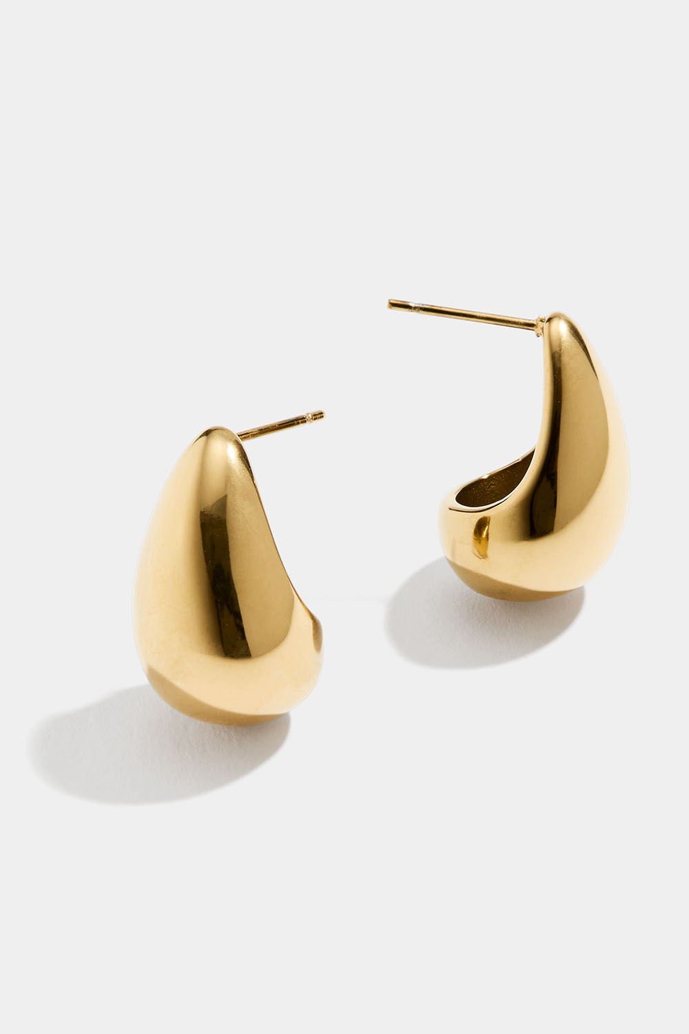 Större droppörhängen i stål med 18k guld