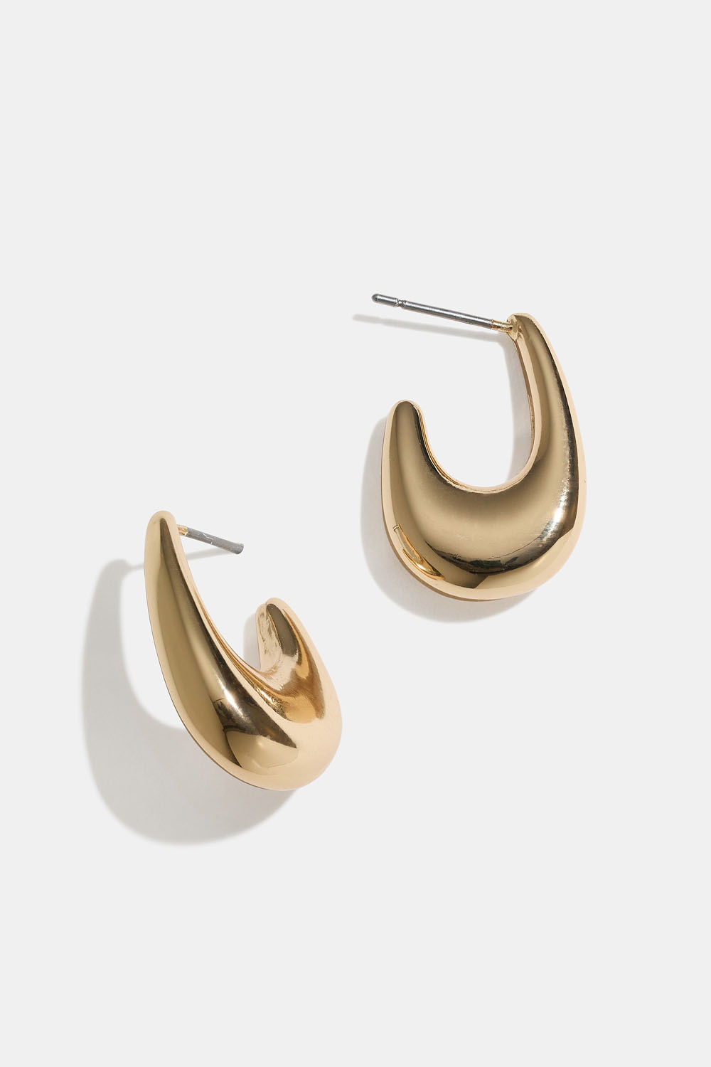 Guldfärgade hoops med oval form