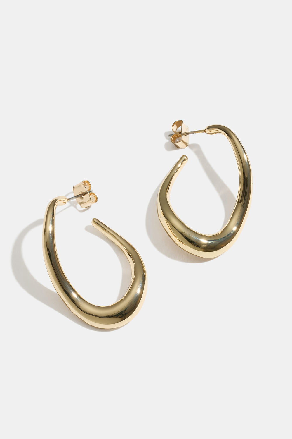 Guldfärgade hoops med vågig form