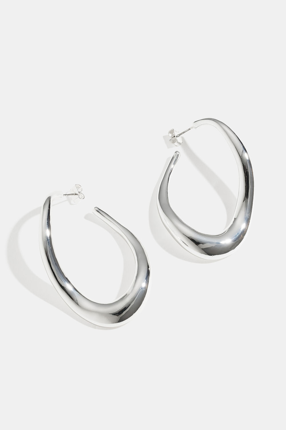 Stora hoops med vågig form