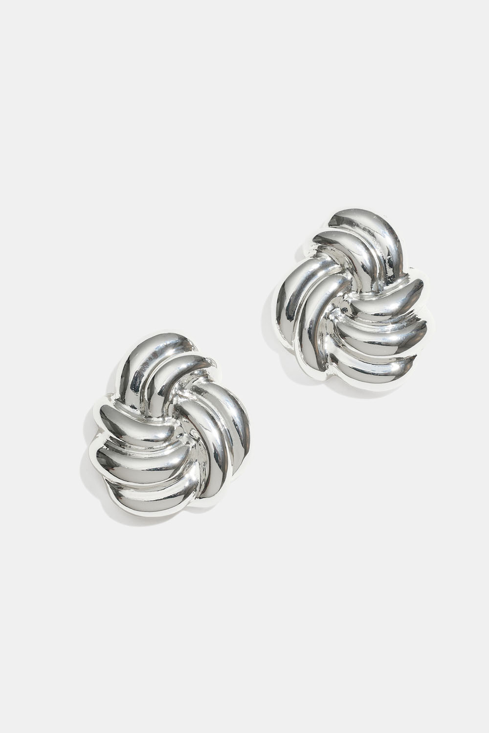 Stora örhängen med knut