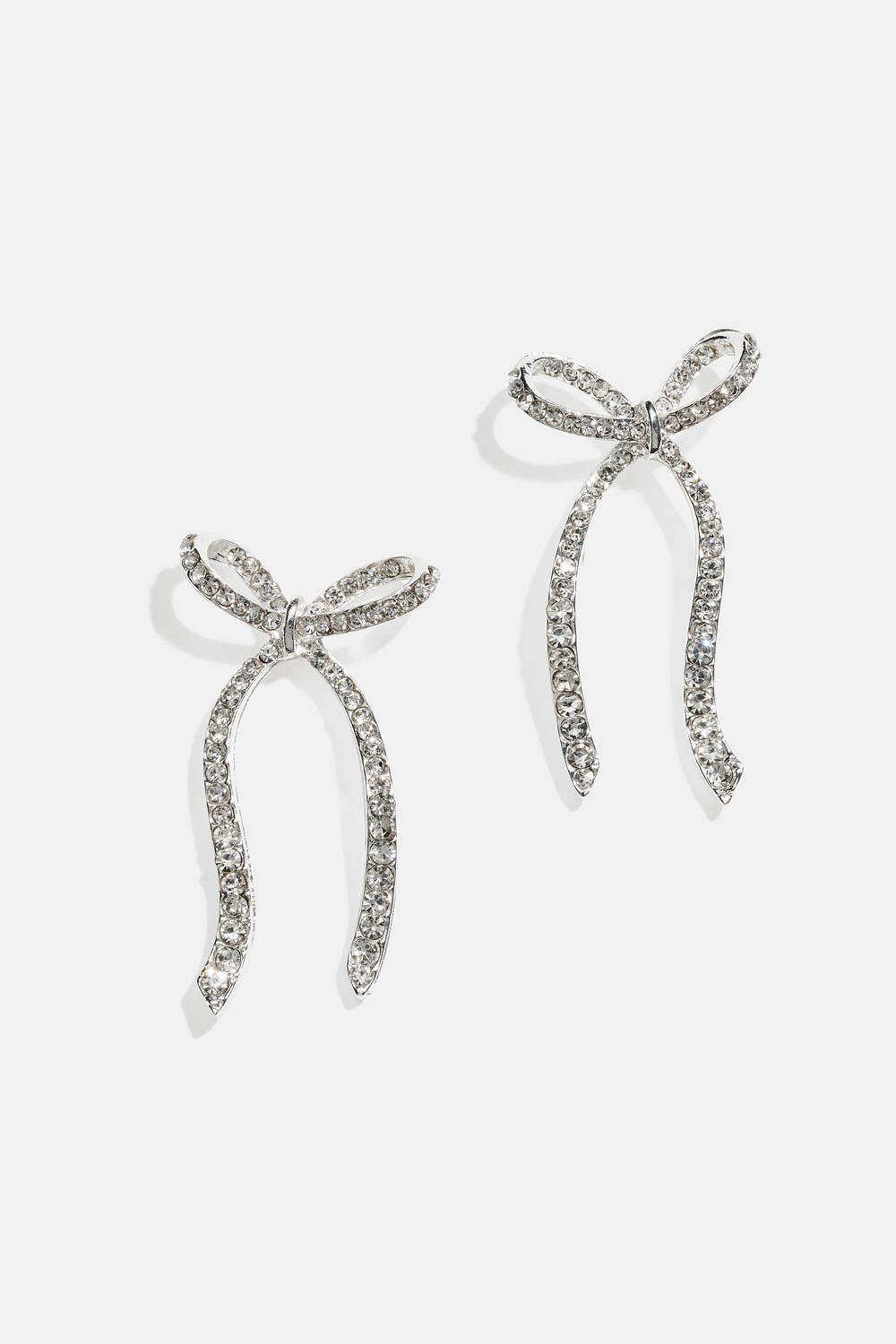 Örhängen med strassrosetter