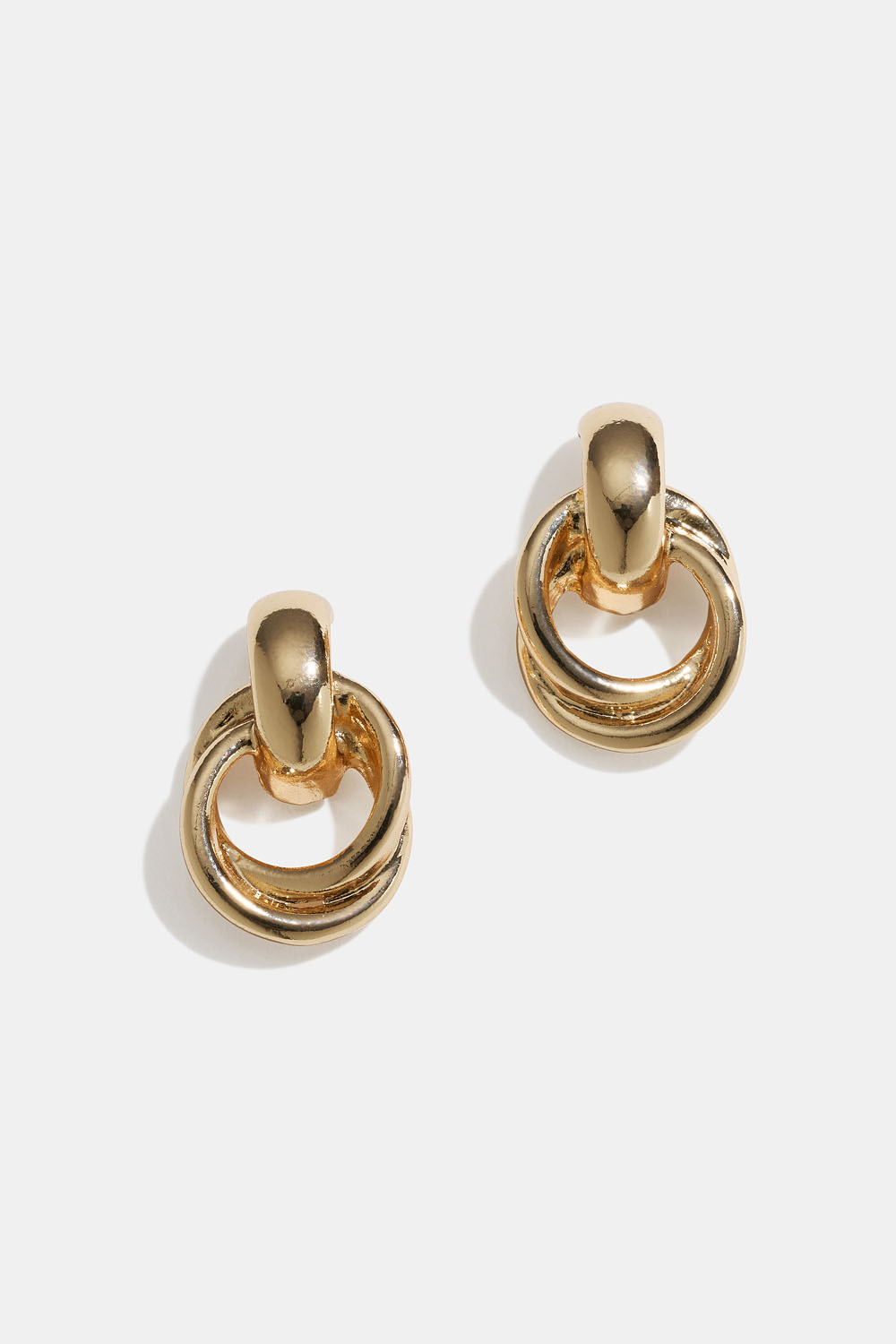 Guldfärgade örhängen med dubbla ringar