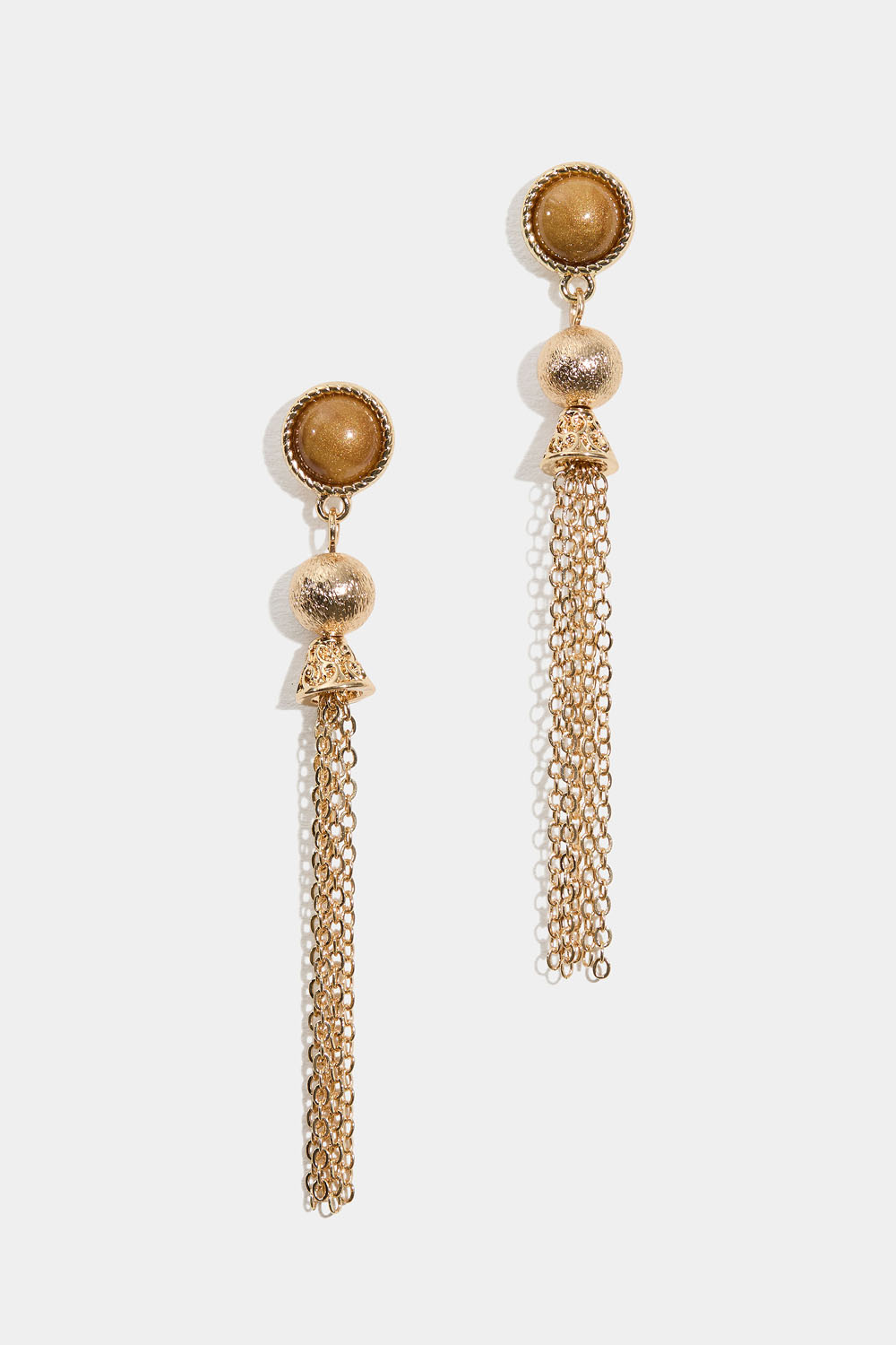 Örhängen med ljusbrun pärla