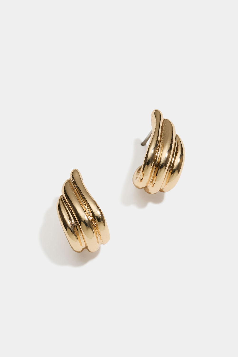 Små räfflade hoops i guldfärg