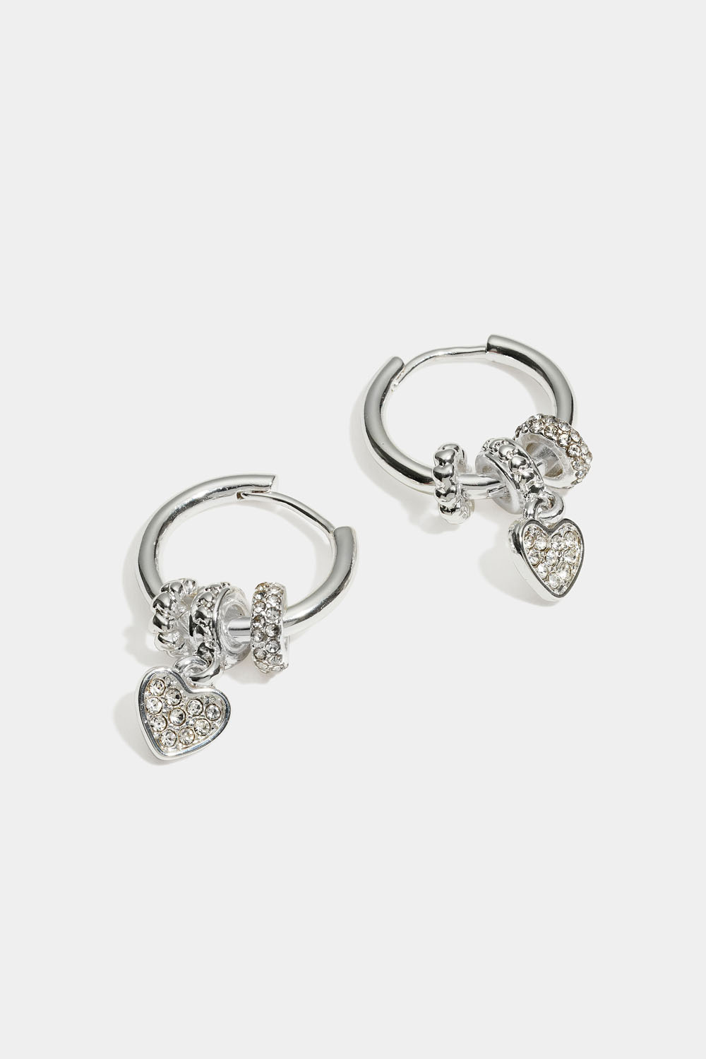 Hoops med berlocker och strass