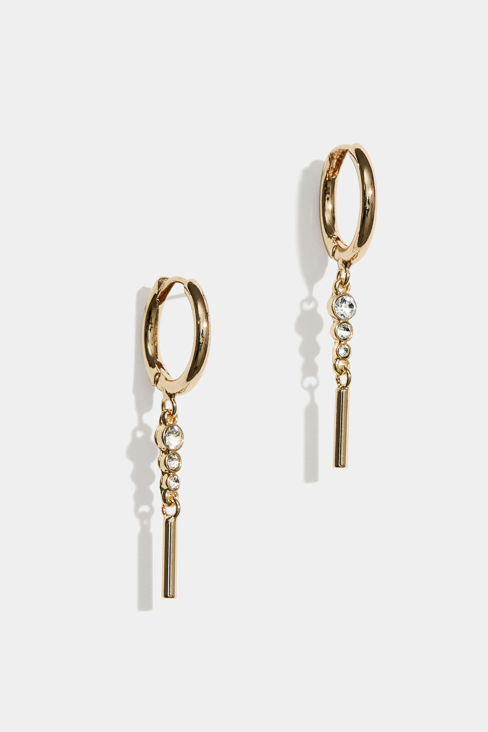 Guldfärgade hoops med hängande strass och stav