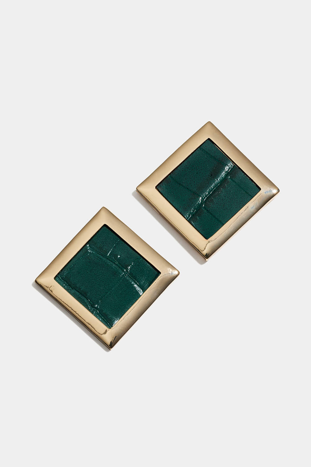 Kvadratiska örhängen med grön fejkskinn