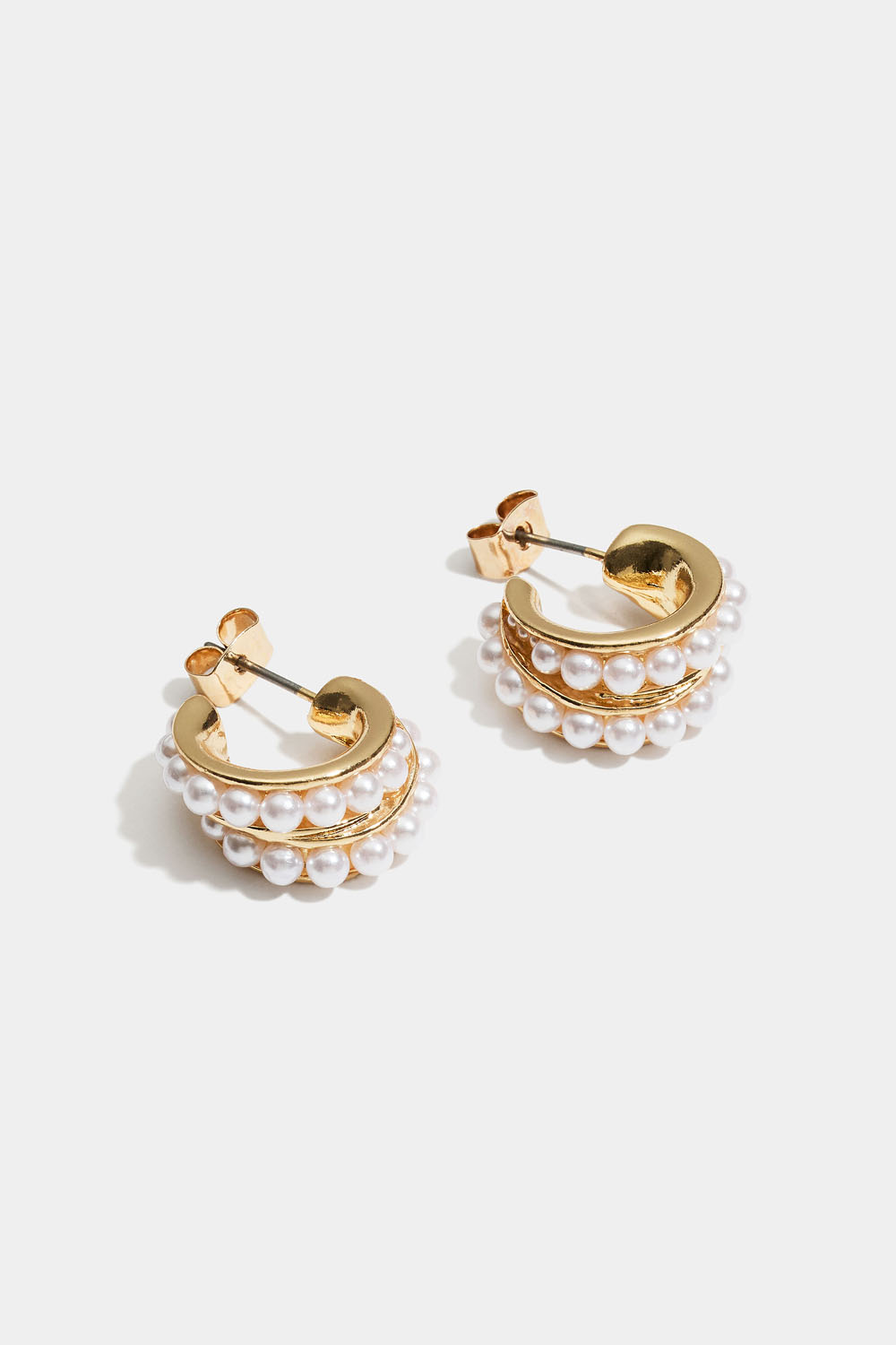 Dubbla guldfärgade hoops med pärlor