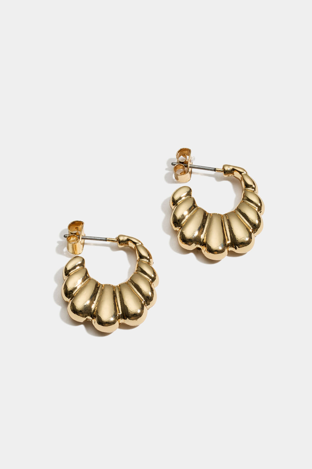 Guldfärgade hoops med bågad form