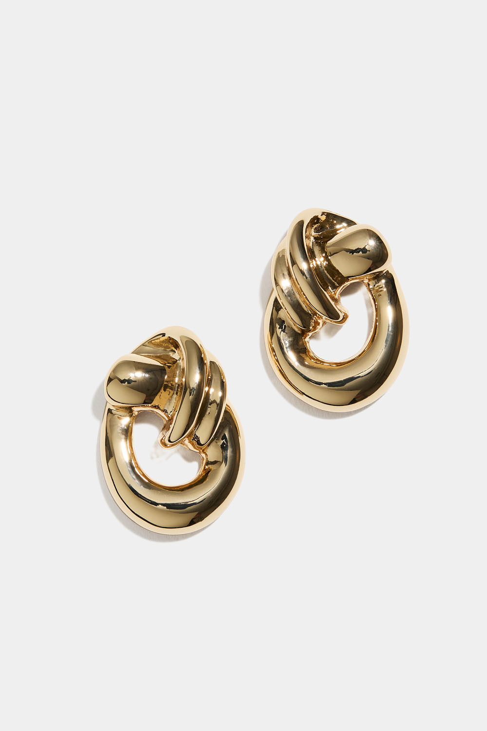 Guldfärgade ovala örhängen med knut